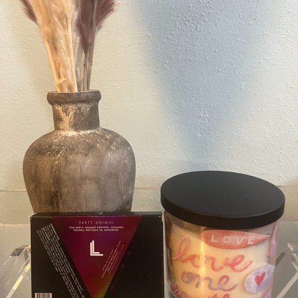 ⭐️ 3/$12 ⭐️ Laura Lee Party Animal Eyeshadow Palette - Picture 2 of 4